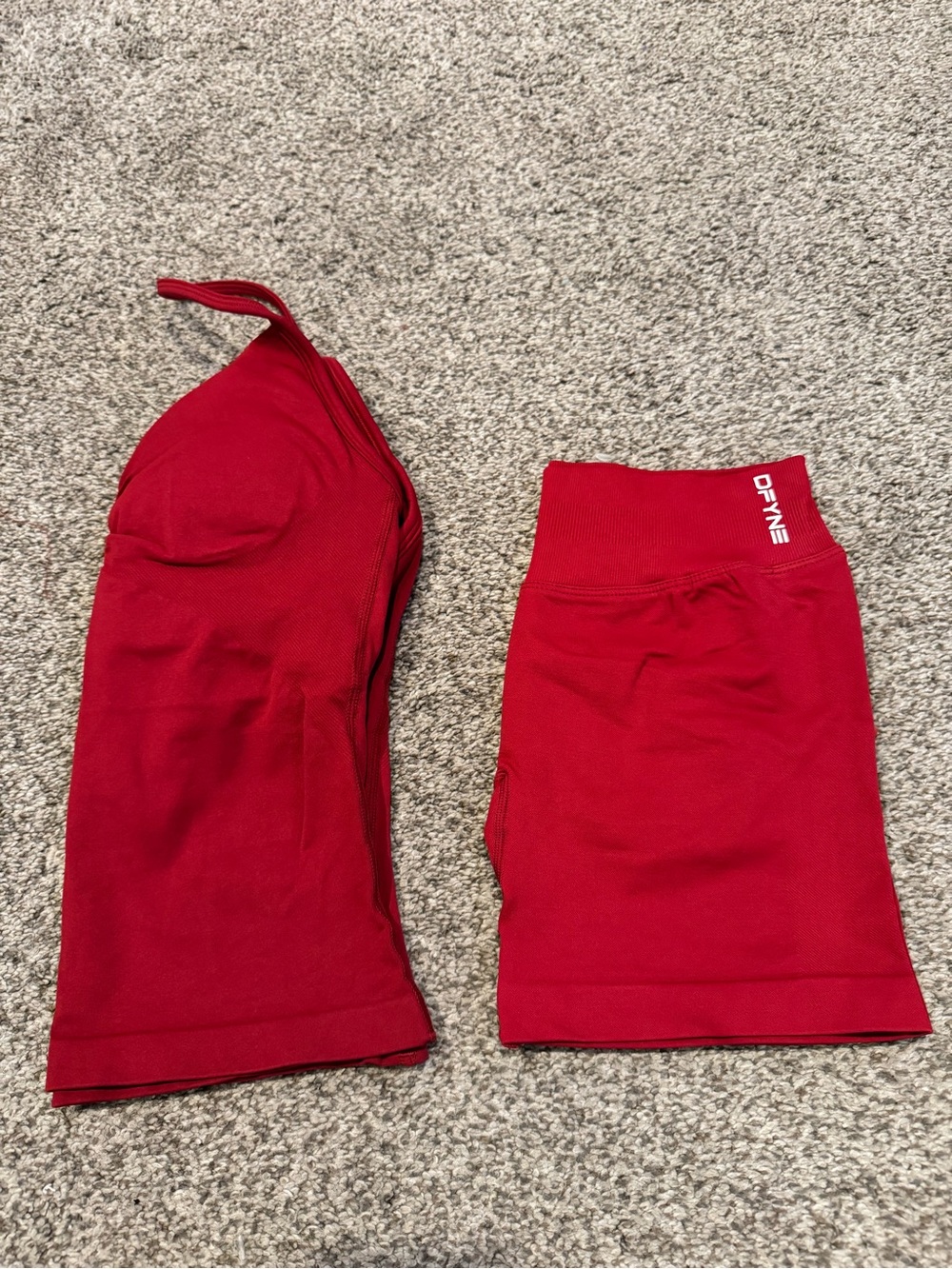 DFYNE Red Seamless Workout Set - M - Picture 3 of 4